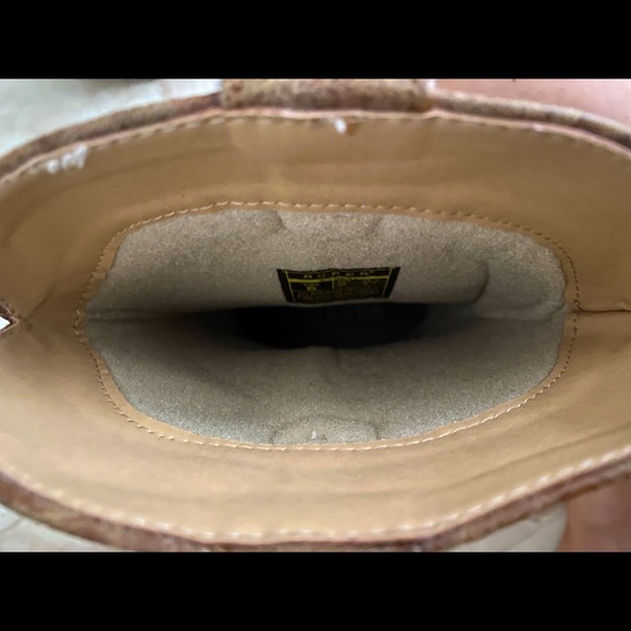 Like New, brown Ariat Women’s roper boots size 5. Worn twice. - Picture 8 of 9